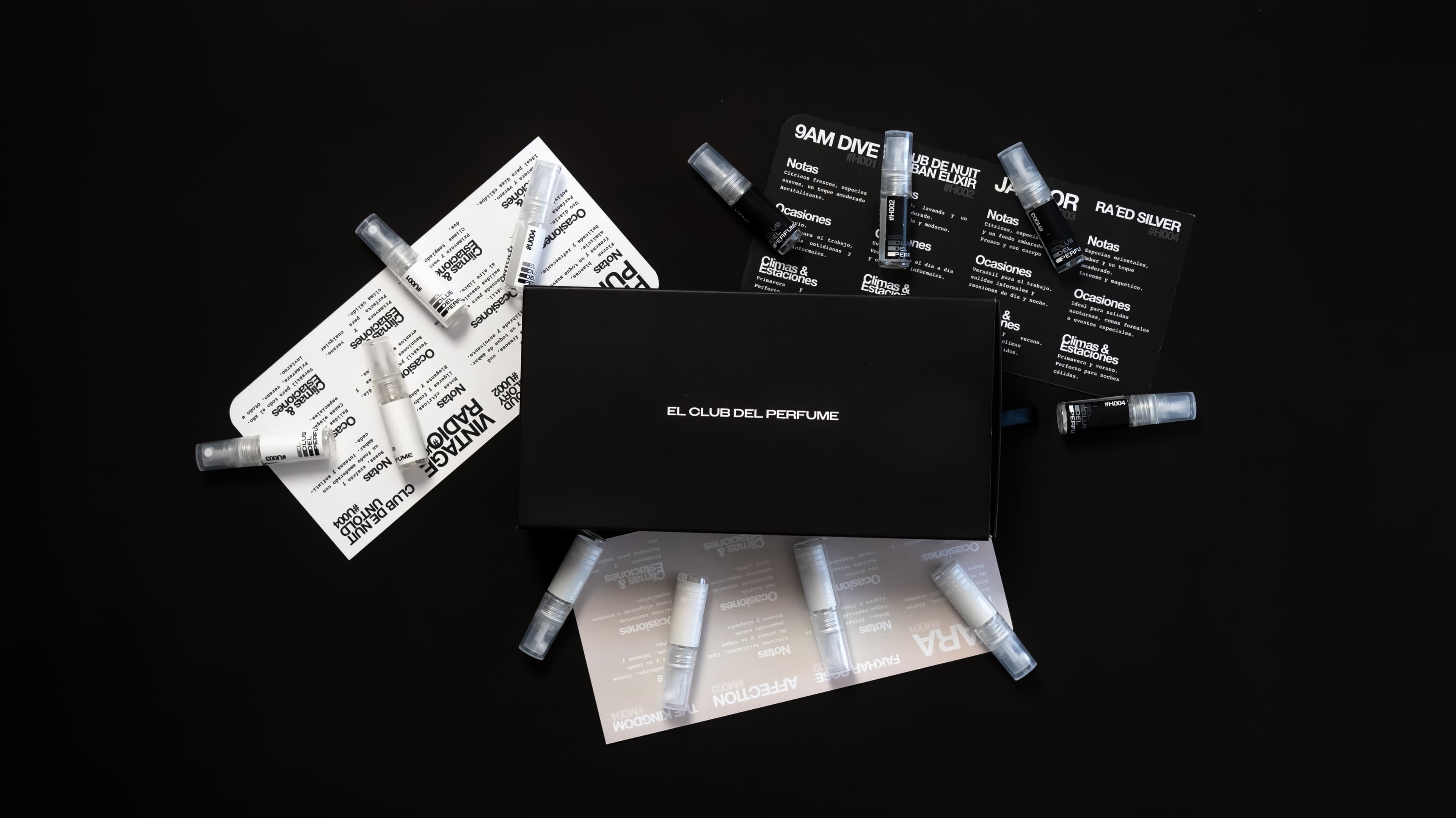 Caja de El Club del Perfume con 4 decants de perfumes premium y tarjetas con notas olfativas
